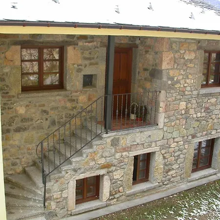Casas Rurales La Laguna Valle de Lago