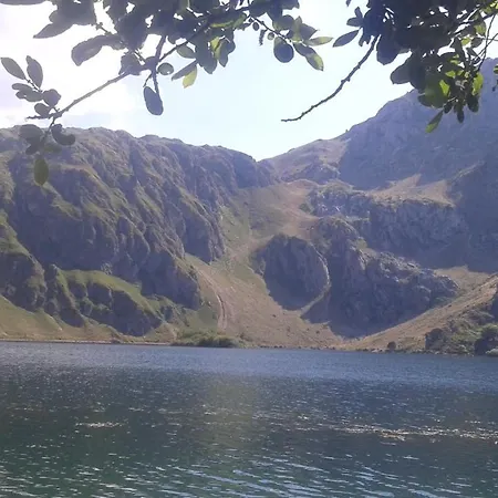 Casas Rurales La Laguna * Valle de Lago